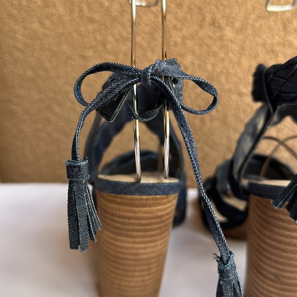 BCBGENERATION size 8 Ledina braided chambray denim cross cross heels w ankle tie - Picture 6 of 13